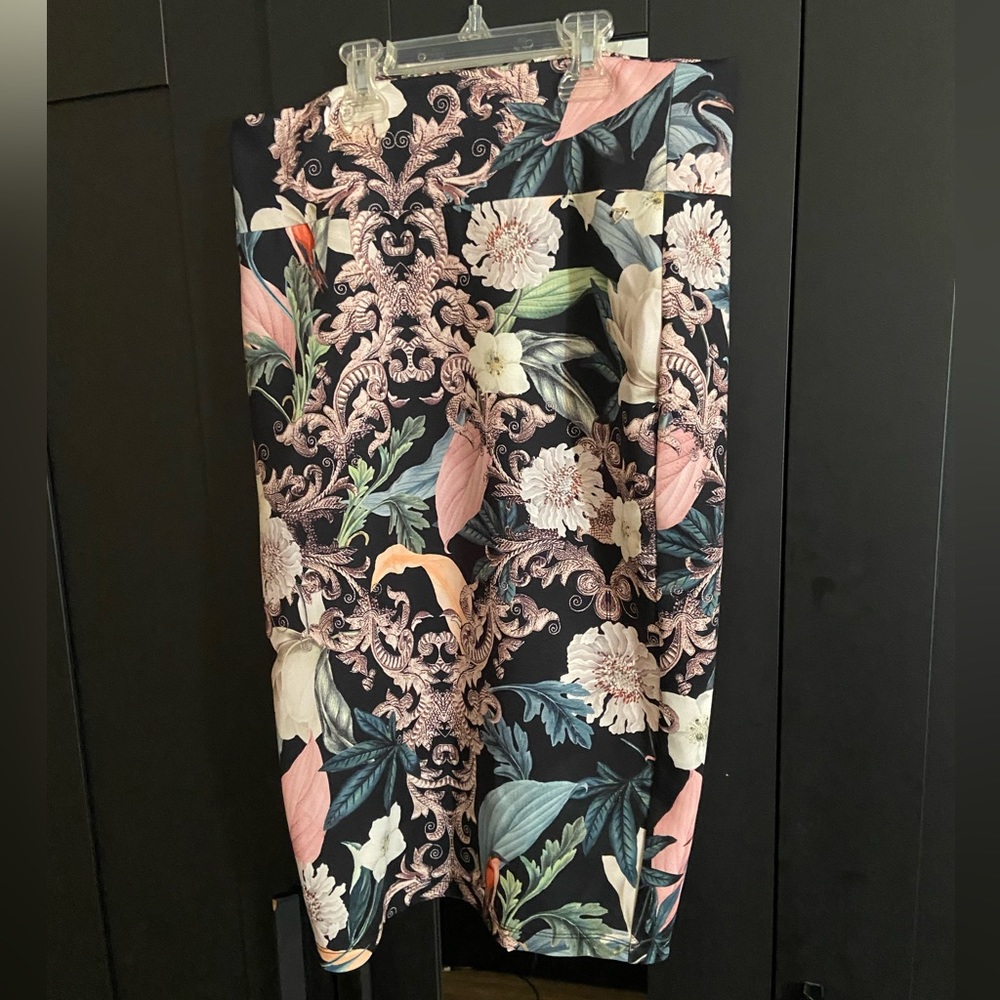 Thalia Sodi Pencil skirt